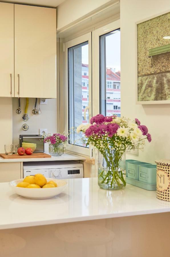 Light Apartment With Amazing Balcony, By Timecooler リスボン エクステリア 写真
