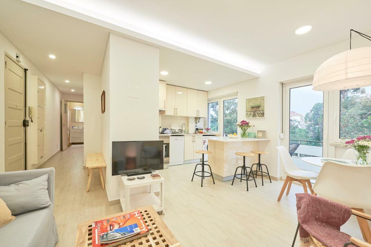 Light Apartment With Amazing Balcony, By Timecooler リスボン エクステリア 写真