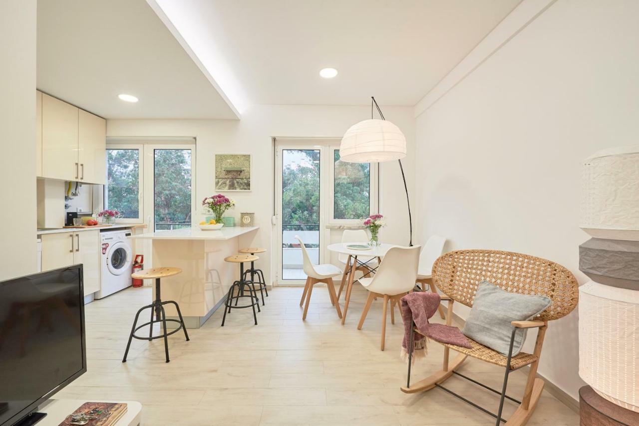 Light Apartment With Amazing Balcony, By Timecooler リスボン エクステリア 写真
